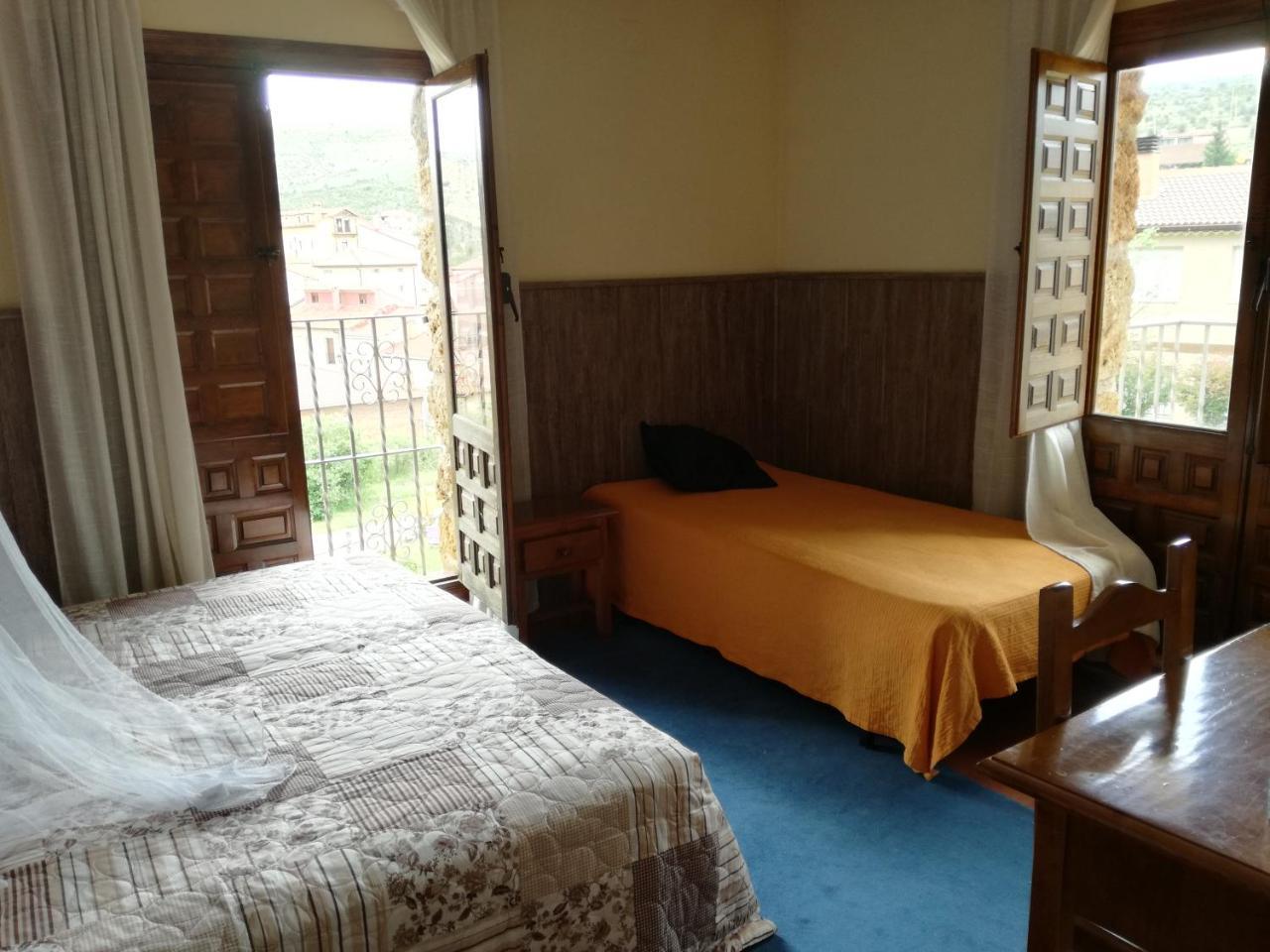 Hostal Del Tajo เปราเลโคส เด ลาสตรูชัส ภายนอก รูปภาพ